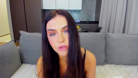 Snapshot of sexyangeloux chatting on 01.16.25 Lou online show from 01.16.25