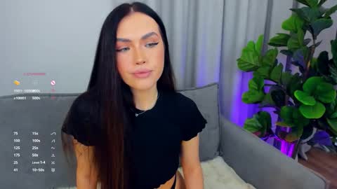 Snapshot of sexyangeloux chatting on 10.01.25 Lou online show from 10.01.25