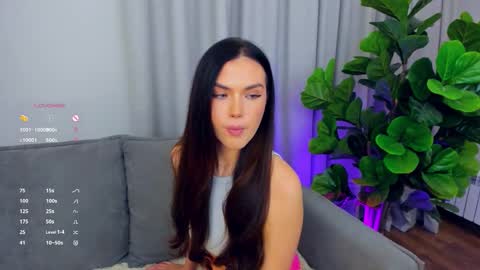 Snapshot of sexyangeloux chatting on 10.03.25 Lou online show from 10.03.25