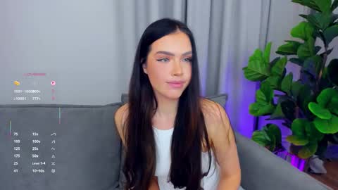 Snapshot of sexyangeloux chatting on 10.11.25 Lou online show from 10.11.25