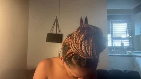 Snapshot of sexyasszeeee chatting on 02.27.26 sexyasszeeee online show from 02.27.26