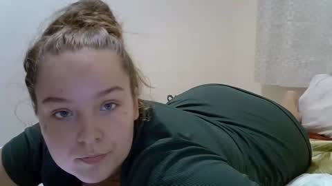 Snapshot of sexyayo666 chatting on 09.24.25 ALAYA  online show from 09.24.25