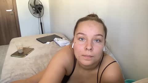 Snapshot of sexyayo666 chatting on 09.30.25 ALAYA  online show from 09.30.25