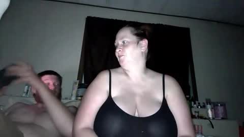 Snapshot of sexybitch9214 chatting on 11.29.25 Etowngirl14 online show from 11.29.25