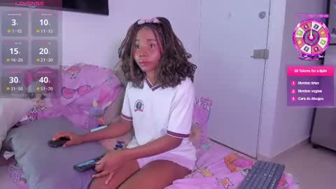 Snapshot of sexybrunnetem chatting on 06.27.26 sofia online show from 06.27.26
