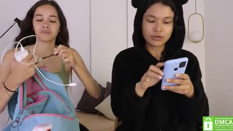 Snapshot of sexychanell_18 chatting on 10.30.25 chanell and yina online show from 10.30.25