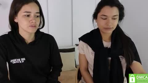 Snapshot of sexychanell_18 chatting on 11.04.25 chanell and yina online show from 11.04.25