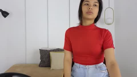 Snapshot of sexychanell_18 chatting on 12.15.25 chanell and yina online show from 12.15.25