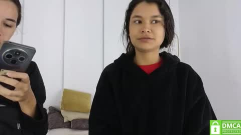 Snapshot of sexychanell_18 chatting on 12.21.25 chanell and yina online show from 12.21.25