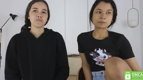 Snapshot of sexychanell_18 chatting on 12.22.25 chanell and yina online show from 12.22.25