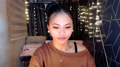 Snapshot of sexycheng chatting on 11.17.25 Miss Cheng online show from 11.17.25