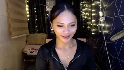 Snapshot of sexycheng chatting on 11.24.25 Miss Cheng online show from 11.24.25