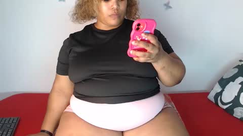 Snapshot of sexychill2000 chatting on 12.04.25 SEXYCHILL online show from 12.04.25