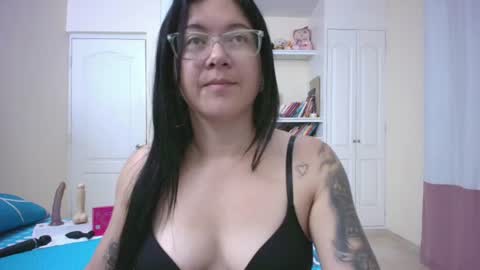 Snapshot of sexyeva_25 chatting on 07.04.26 Eva online show from 07.04.26