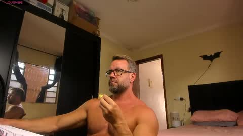 Snapshot of sexyflightz chatting on 04.19.26 chris online show from 04.19.26