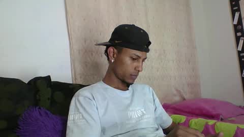 Snapshot of sexyleon69 chatting on 10.20.25 Sexy leon online show from 10.20.25