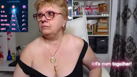 Snapshot of sexylynette4u chatting on 12.16.24 sexylynette4u online show from 12.16.24