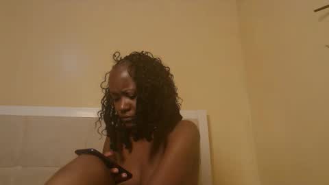 Snapshot of sexymia56 chatting on 09.14.25 Miss mia online show from 09.14.25