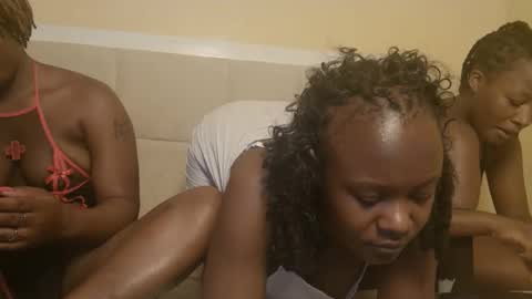 Snapshot of sexymia56 chatting on 09.18.25 Miss mia online show from 09.18.25