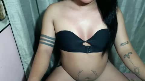 Snapshot of sexymika_xoxo chatting on 03.12.26 Mika online show from 03.12.26