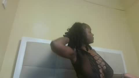 Snapshot of sexynina25 chatting on 09.19.25 nina online show from 09.19.25