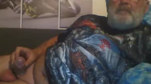 Snapshot of sexypaa chatting on 11.18.25 sexypaa online show from 11.18.25