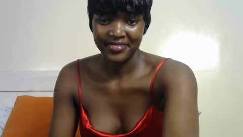 Snapshot of sexypetite_lee chatting on 11.17.25 Lee online show from 11.17.25