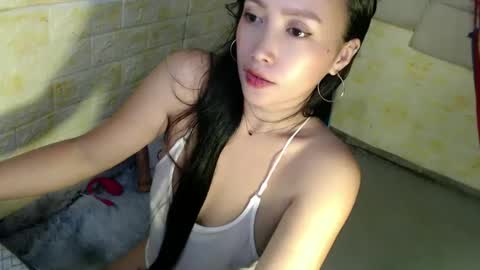 Snapshot of sexypinaymiya chatting on 12.16.24 Miyah online show from 12.16.24