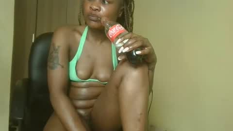 Snapshot of sexyqueenivy chatting on 11.05.25 queenivy online show from 11.05.25