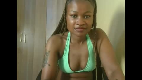 Snapshot of sexyqueenivy chatting on 11.26.25 queenivy online show from 11.26.25