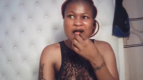 Snapshot of sexyqueenivy chatting on 12.16.25 queenivy online show from 12.16.25