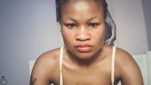 Snapshot of sexyqueenivy chatting on 12.23.25 queenivy online show from 12.23.25