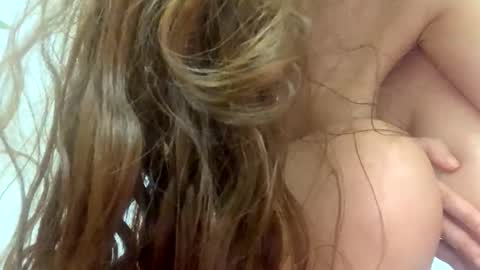 Snapshot of sexysexydream chatting on 02.20.26 Anya online show from 02.20.26