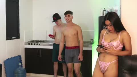 Snapshot of sexyskinnynaksu chatting on 06.10.26 sexyskinnynaksu online show from 06.10.26