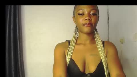 Snapshot of sexyslim_ebony chatting on 03.19.26 Darkskinned Rae online show from 03.19.26