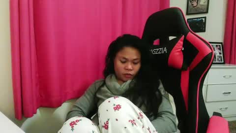 Snapshot of sexysmiley109 chatting on 12.17.25 sexysmiley109 online show from 12.17.25