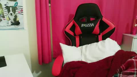 Snapshot of sexysmiley109 chatting on 12.21.25 sexysmiley109 online show from 12.21.25