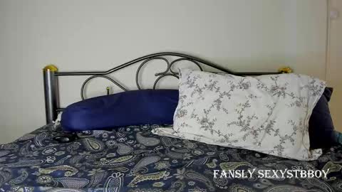 Snapshot of sexystbboy chatting on 02.17.25 Artem online show from 02.17.25