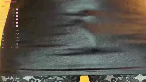 Snapshot of sexythongslut chatting on 09.26.25 Sexythongslut online show from 09.26.25