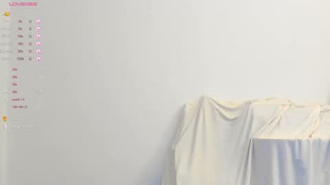 Snapshot of sexythongslut chatting on 10.27.25 Sexythongslut online show from 10.27.25