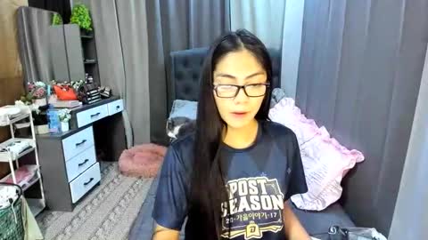 Snapshot of sexyxenaaa chatting on 12.20.25 Xenaaa online show from 12.20.25