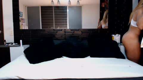 Snapshot of sexyycutedoll chatting on 01.30.25 sexyycutedoll online show from 01.30.25