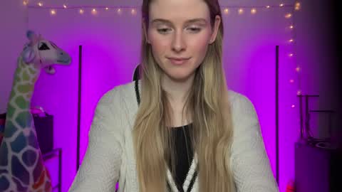 Snapshot of shadebabe chatting on 01.20.25 shadebabe online show from 01.20.25