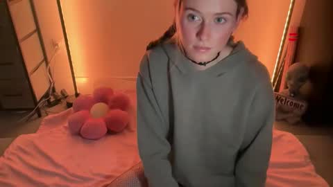 Snapshot of shadebabe chatting on 11.01.25 shadebabe online show from 11.01.25