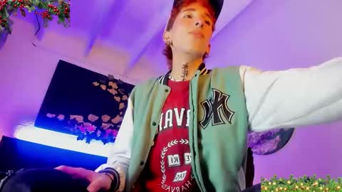 Snapshot of shadow_claw chatting on 11.24.25 shadow claw online show from 11.24.25