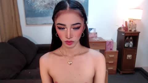 Snapshot of shaina_cummer chatting on 12.13.25 shaina online show from 12.13.25