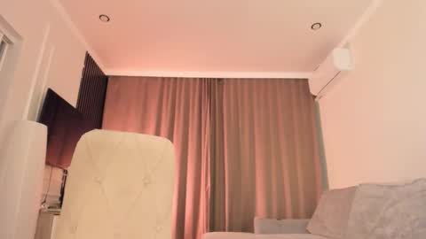 Snapshot of shaix_xx chatting on 12.15.25 Yanmei online show from 12.15.25