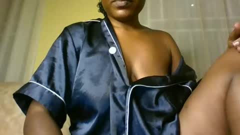 Snapshot of shake_cockonme18 chatting on 01.19.25 Bee online show from 01.19.25