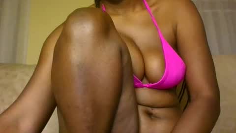 Snapshot of shake_cockonme18 chatting on 01.22.25 Bee online show from 01.22.25