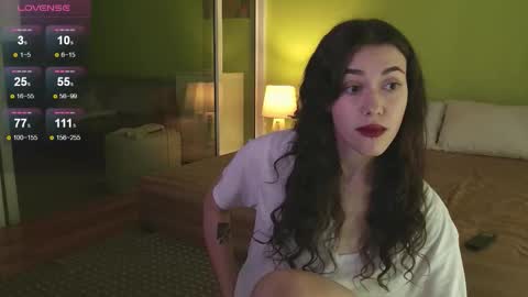 Snapshot of shamahasla chatting on 09.22.25 Sade online show from 09.22.25